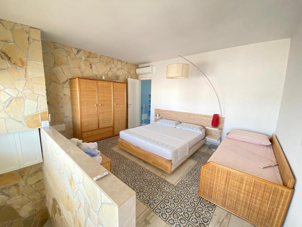 Casa Vacanze Illiria A Roca Vecchia Vicinissima Al Mare Exterior photo